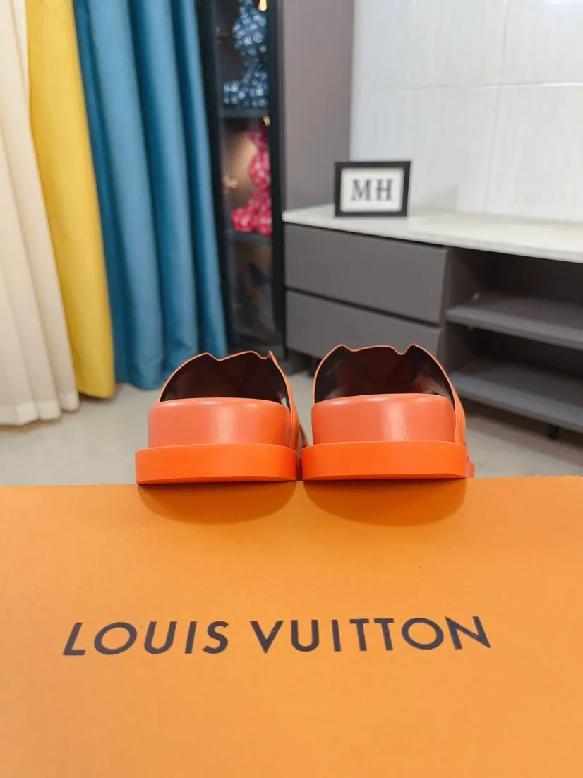 Men's shoes 💰300🌹🌹【LV】Multi-color new men's slippers, original top quality version, original special frosted cowhide➕sheepskin inner and side, non-slip combination sole, more stable walking, more comfortable and lightweight, high-end and generous, size: 38~44